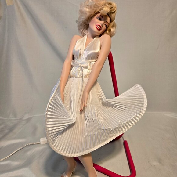 Marilyn Monroe Franklin Mint Porcelain Doll Seven Year Itch